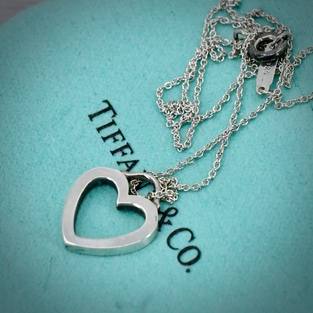Tiffany & Co Sentimental Heart Pendant Necklace Sterling Silver 925 Pouch